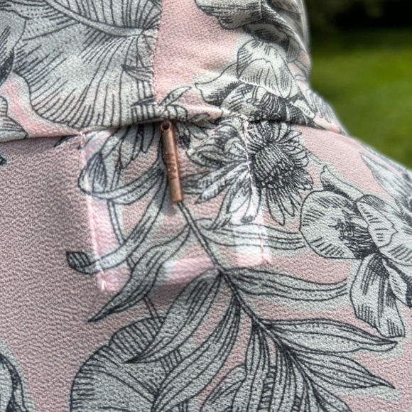 MISA Los AngelasFloral Print Ruffle Embellishment Robe - Picture 4 of 9